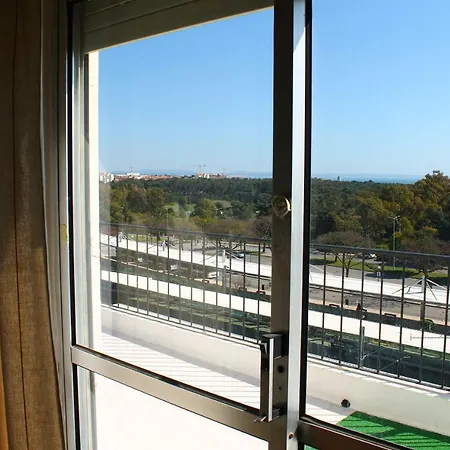 Carcavelos Beach House *