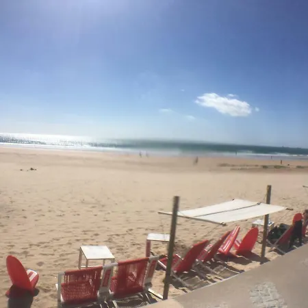 Carcavelos Beach House *