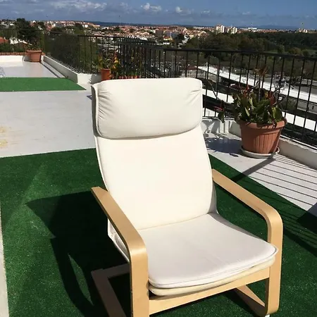 Carcavelos Beach House *