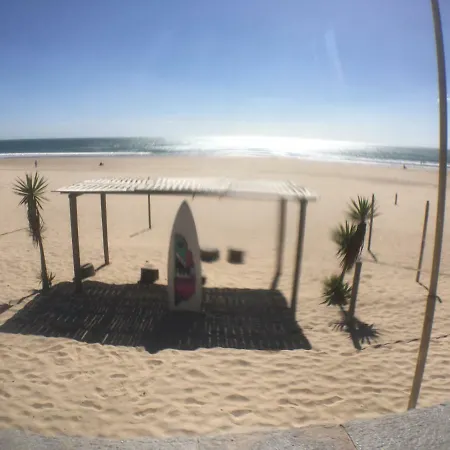 Carcavelos Beach House *